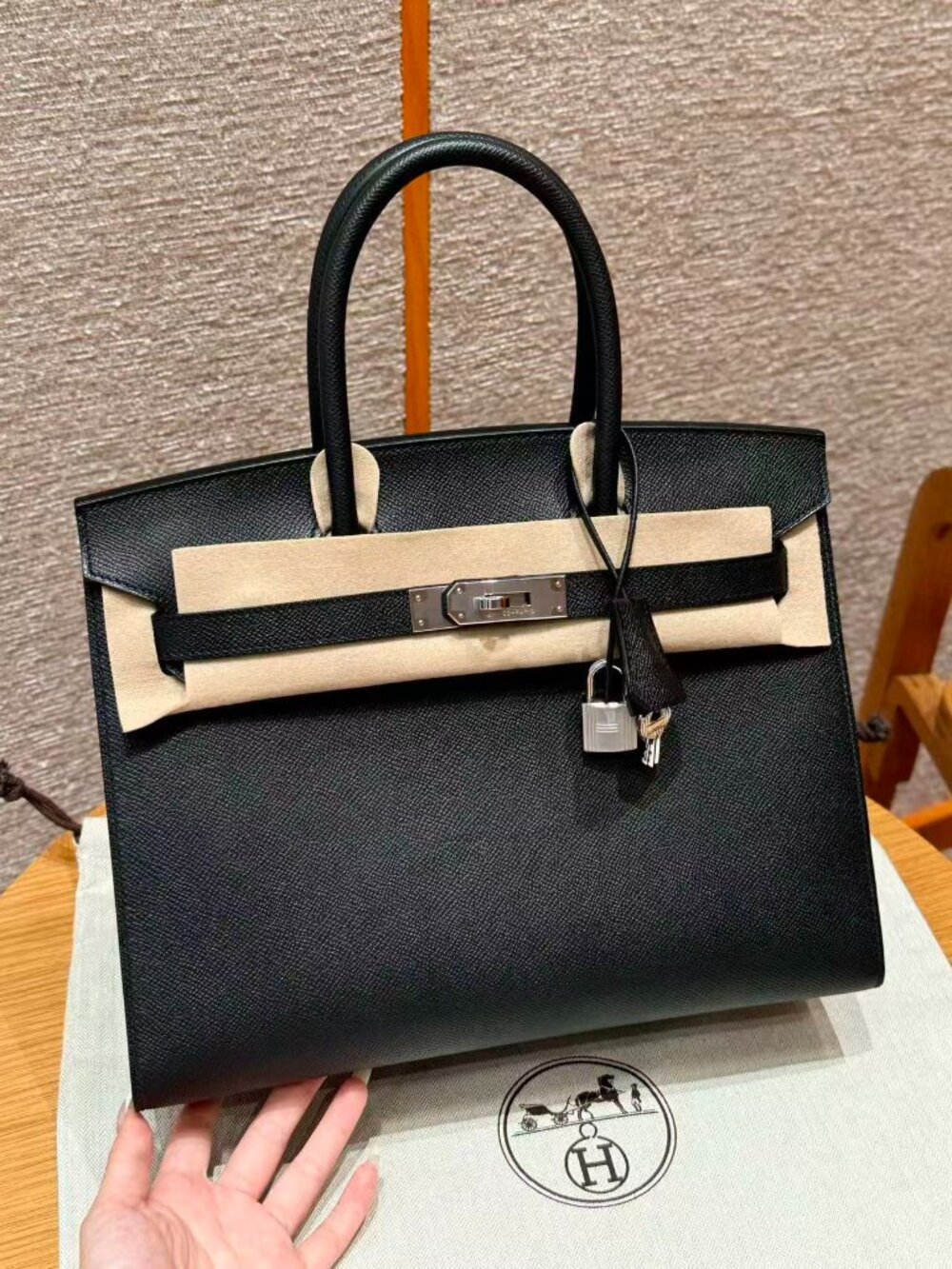 Classic Hermes Bag: A Stylish and Versatile Choice for Elegance